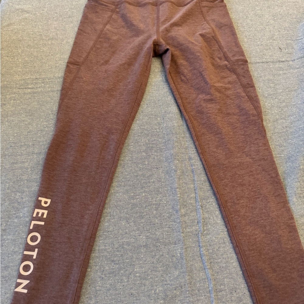 Peloton Beyond Yoga mauve Leggings